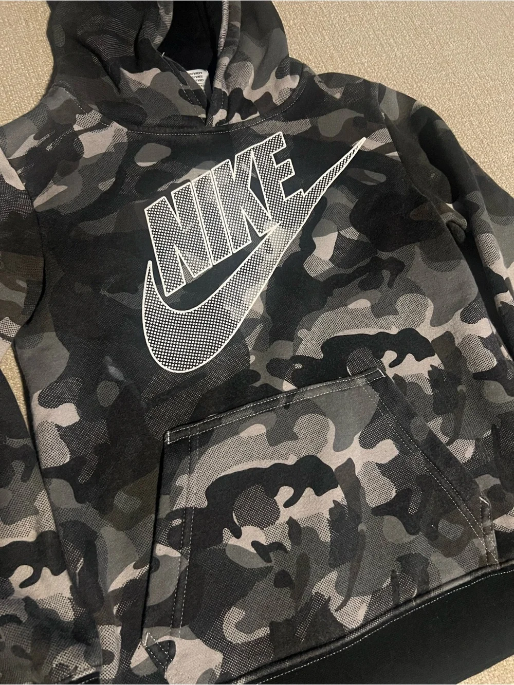 Nike Boys Black Gray Camo Hoodie with White Logo Size Medium (5-6 yrs)